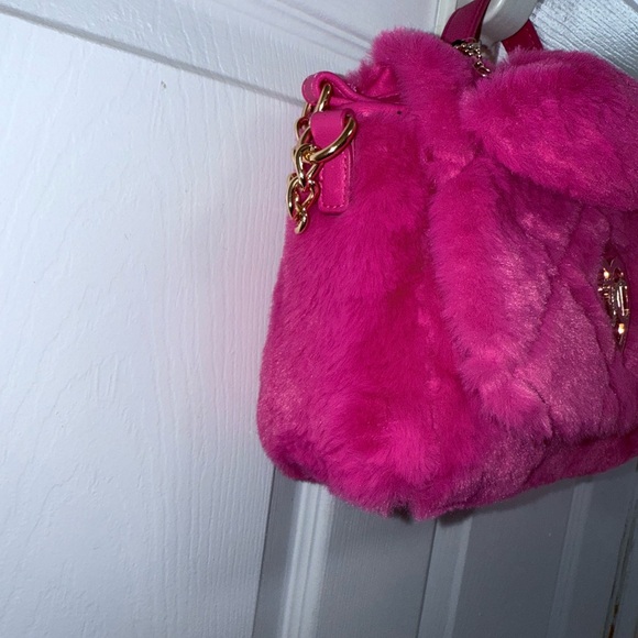 NWT Juicy Couture Let’s Get Cozy Crossbody in Pink Flash - Picture 3 of 8